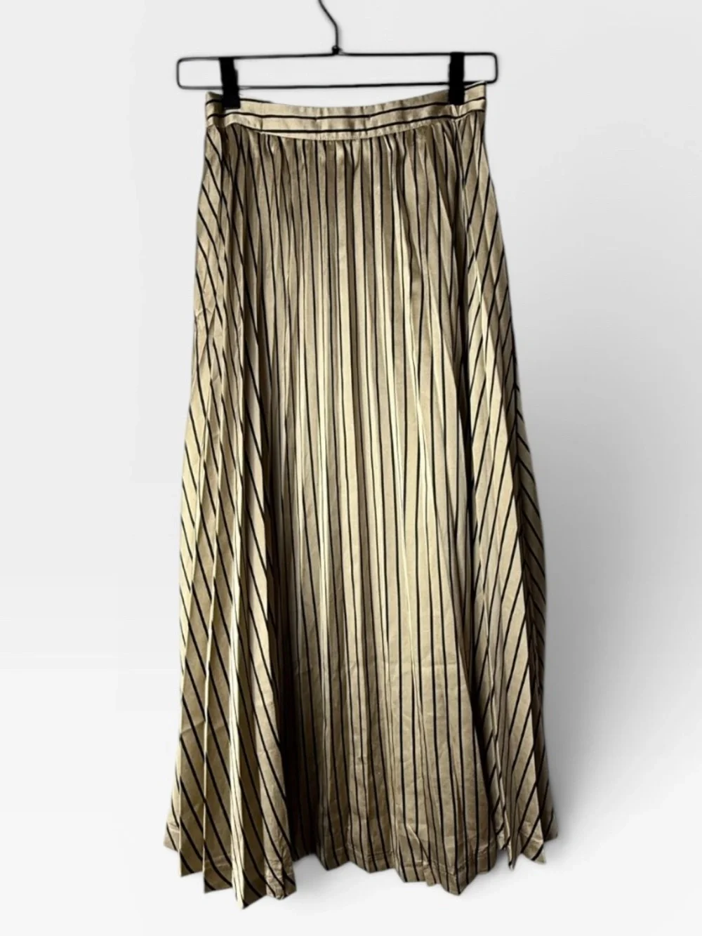 Cara Loren Pleated Hight-Low Skirt Size XS Gold and Black Striped Midi (P)